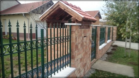 Delappal burkolt kerítés