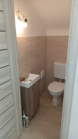 Szuterén apartman mellékhelyiség