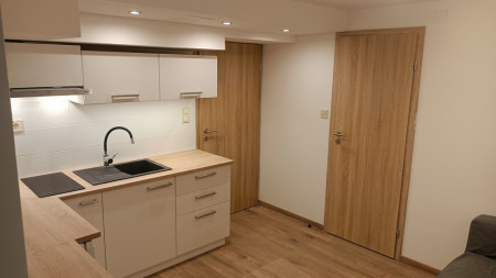 Konyha szuterén lakásba