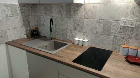 Mini apartman konyha, (Burkolás, tervezés, kivitelezés)